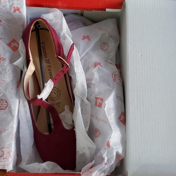 Shoes - Picture 4 of 10